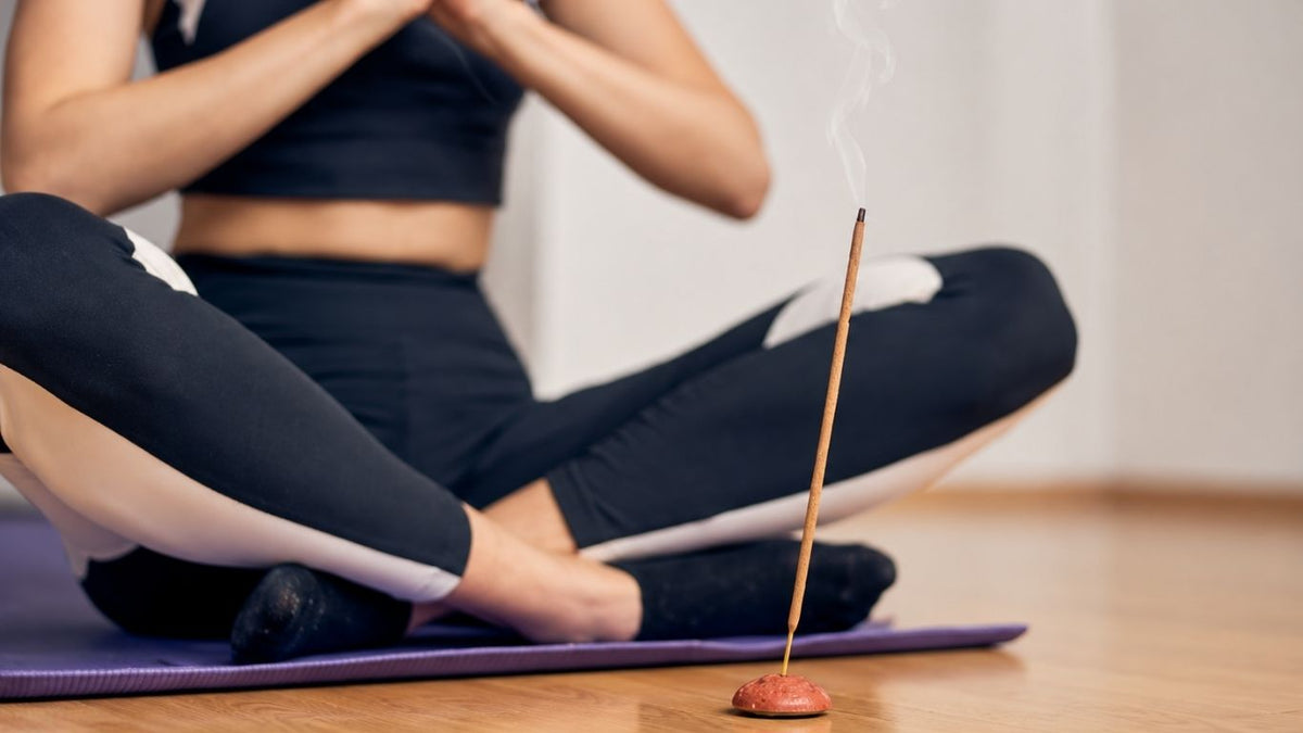 Incienso para yoga: qué aromas elegir para cada práctica