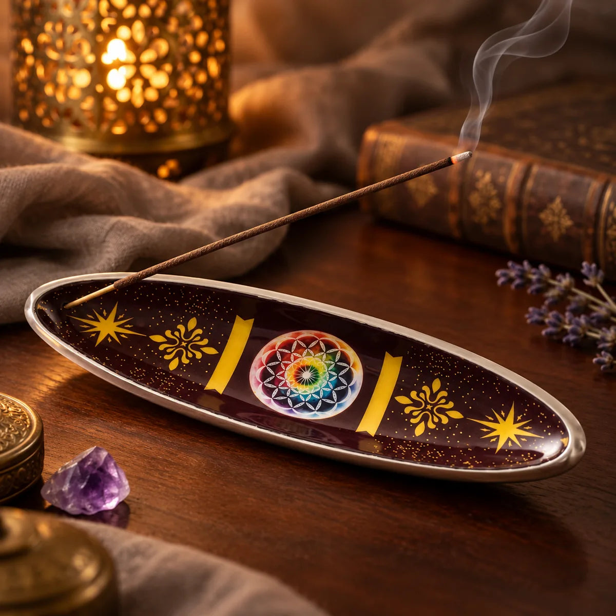 Portaincienso de metal Mandala SOULBEAUTY – en uso con varilla de incienso