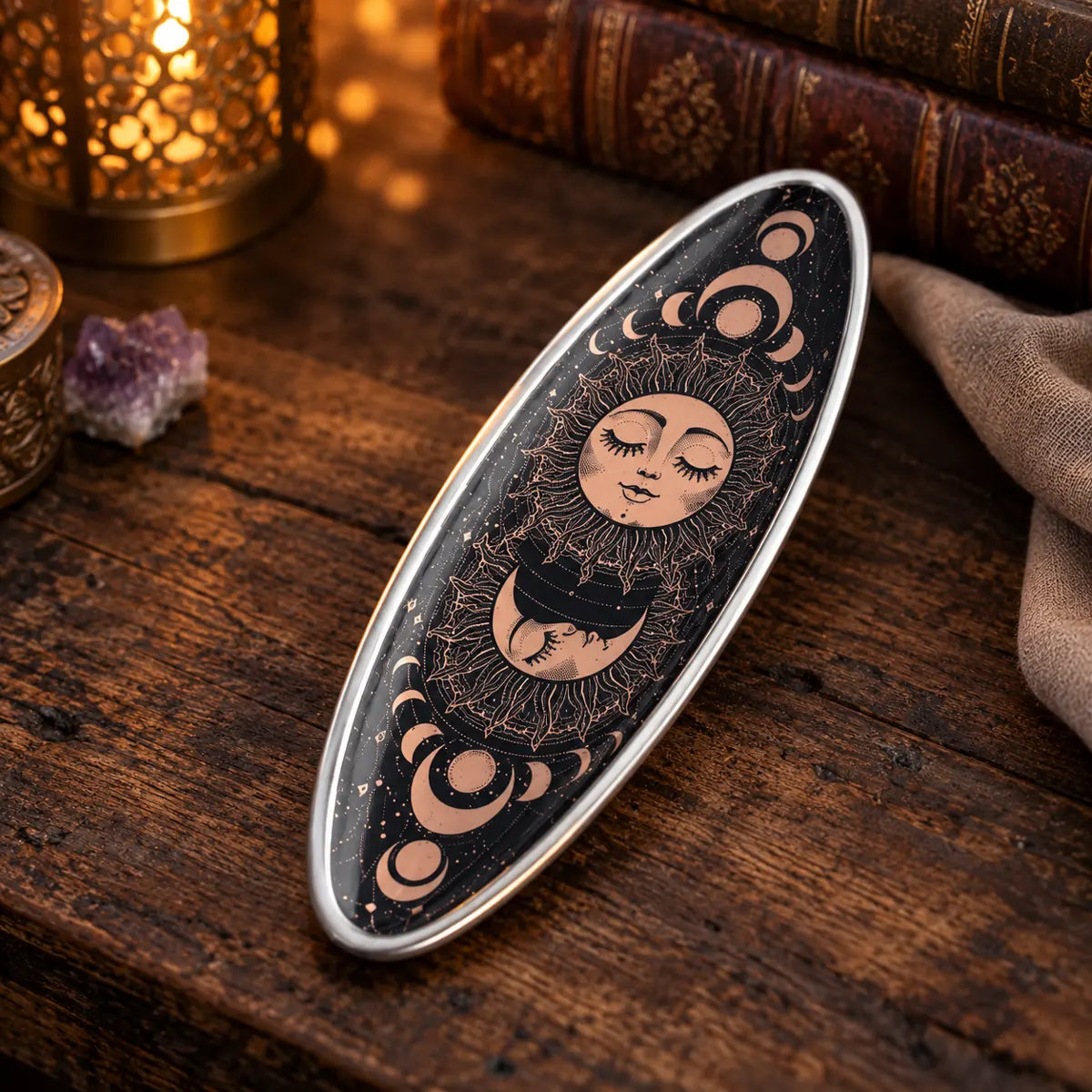 Portaincienso de metal Sol y Luna SOULBEAUTY – detalle del diseño celestial