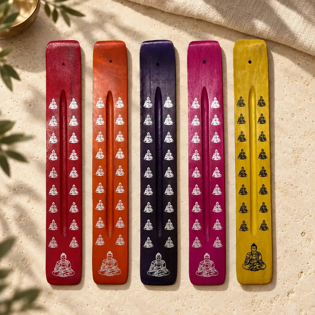 Portainciensos de madera Buda SOULBEAUTY en cinco colores: rojo, naranja, violeta, fucsia y amarillo
