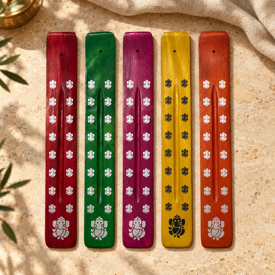 Portainciensos Tabla Color Ganesha SOULBEAUTY en cinco colores: rojo, verde, fucsia, amarillo y naranja