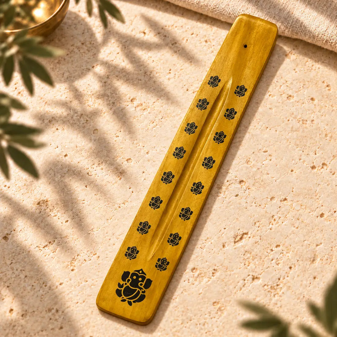 Portainciensos de madera Ganesha SOULBEAUTY en color amarillo con motivos negros