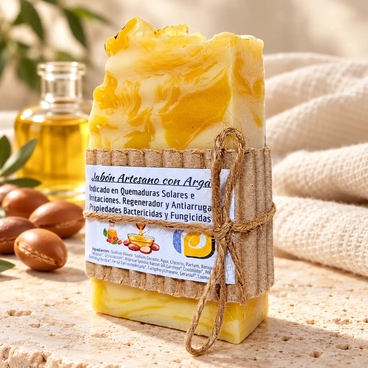 Jabón artesanal con aceite de argán con su envoltorio